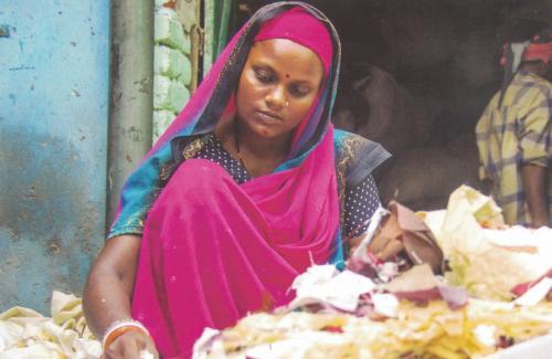 How do Indian garment workers live? Visiting the Sanjay Colony slum