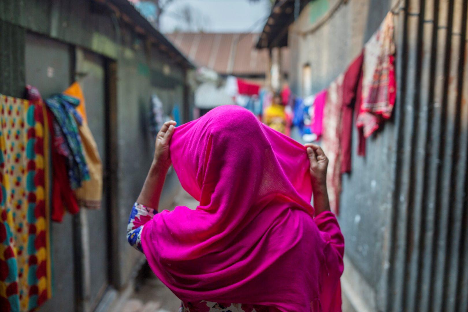 Pohjoismaiset pankit eivät vaadi vaatetyöntekijöille elämiseen riittäviä palkkoja Bangladeshissa